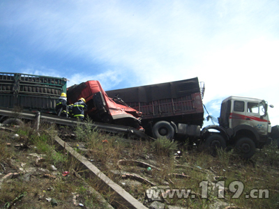 京藏高速内蒙古兴和县段31辆货车相继追尾处