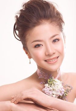 教你如何画新娘性感柔和的妆容