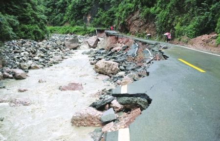 四川多地发生泥石流