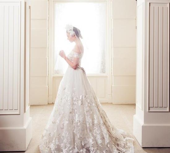 C.H. Wedding 露肩婚纱